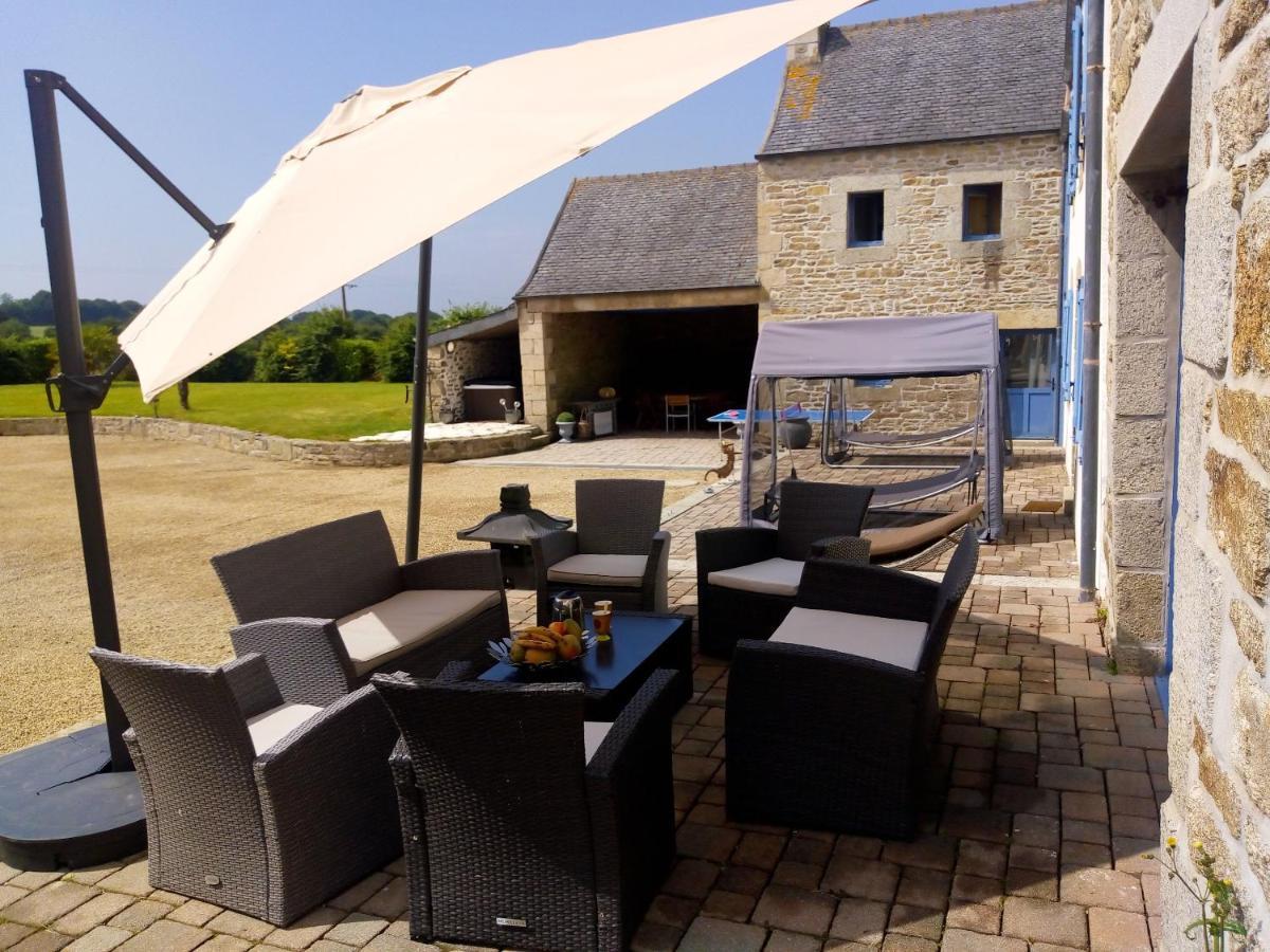 Maison Spacieuse A Plougonven Avec Jacuzzi Et Jardin Ngoại thất bức ảnh